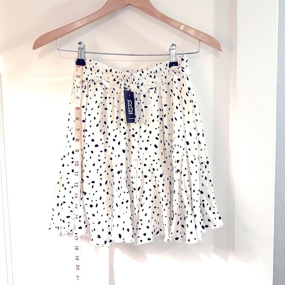 White pleated skort with black dots, Small, NWTS - Picture 5 of 5